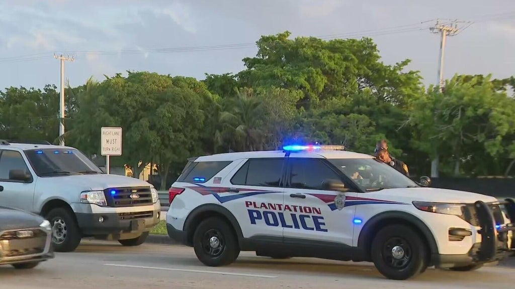 Deadly motorcycle crash shuts down lanes in Plantation — CBS Miami, Ross Community news