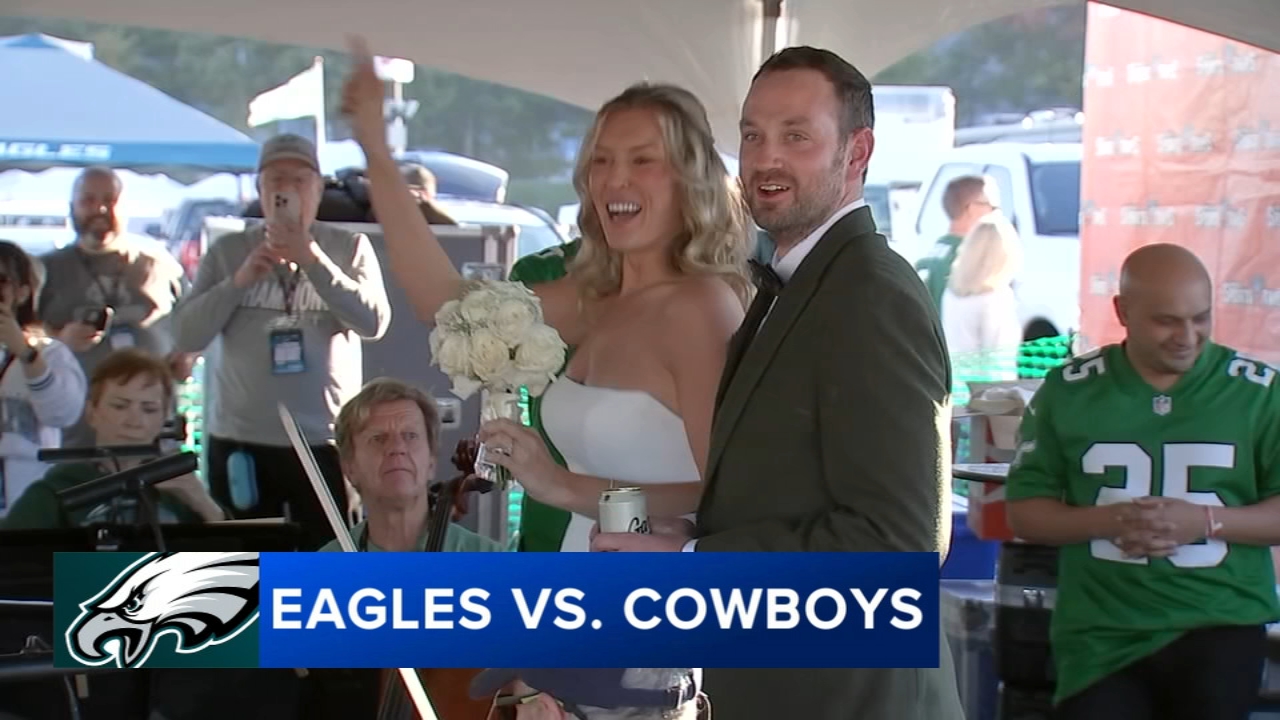 Chicago couple Lindsey Carl, Brandon Byrd get married at Philadelphia Eagles tailgate before MNF
       — Ross Community news
