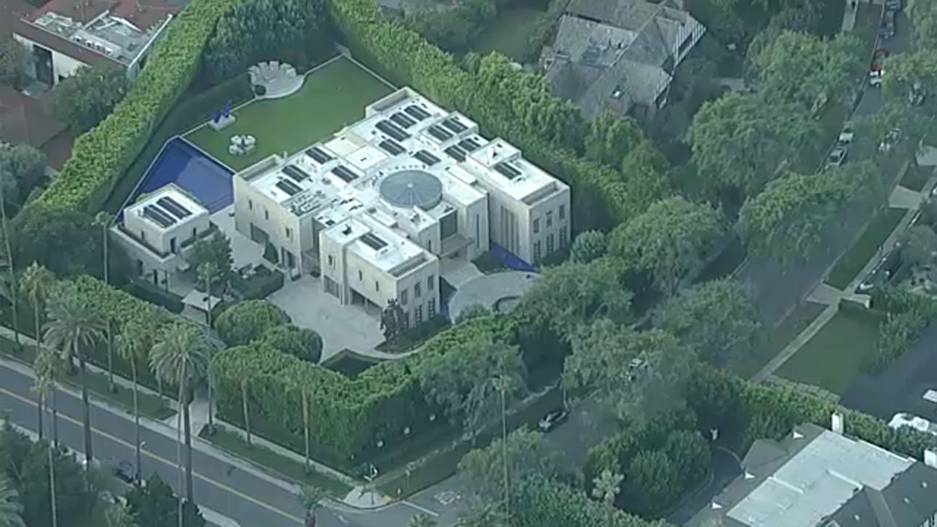 FBI serves search warrant tied to Eric Swalwell investigation at mansion in Beverly Hills
— Ross Community news