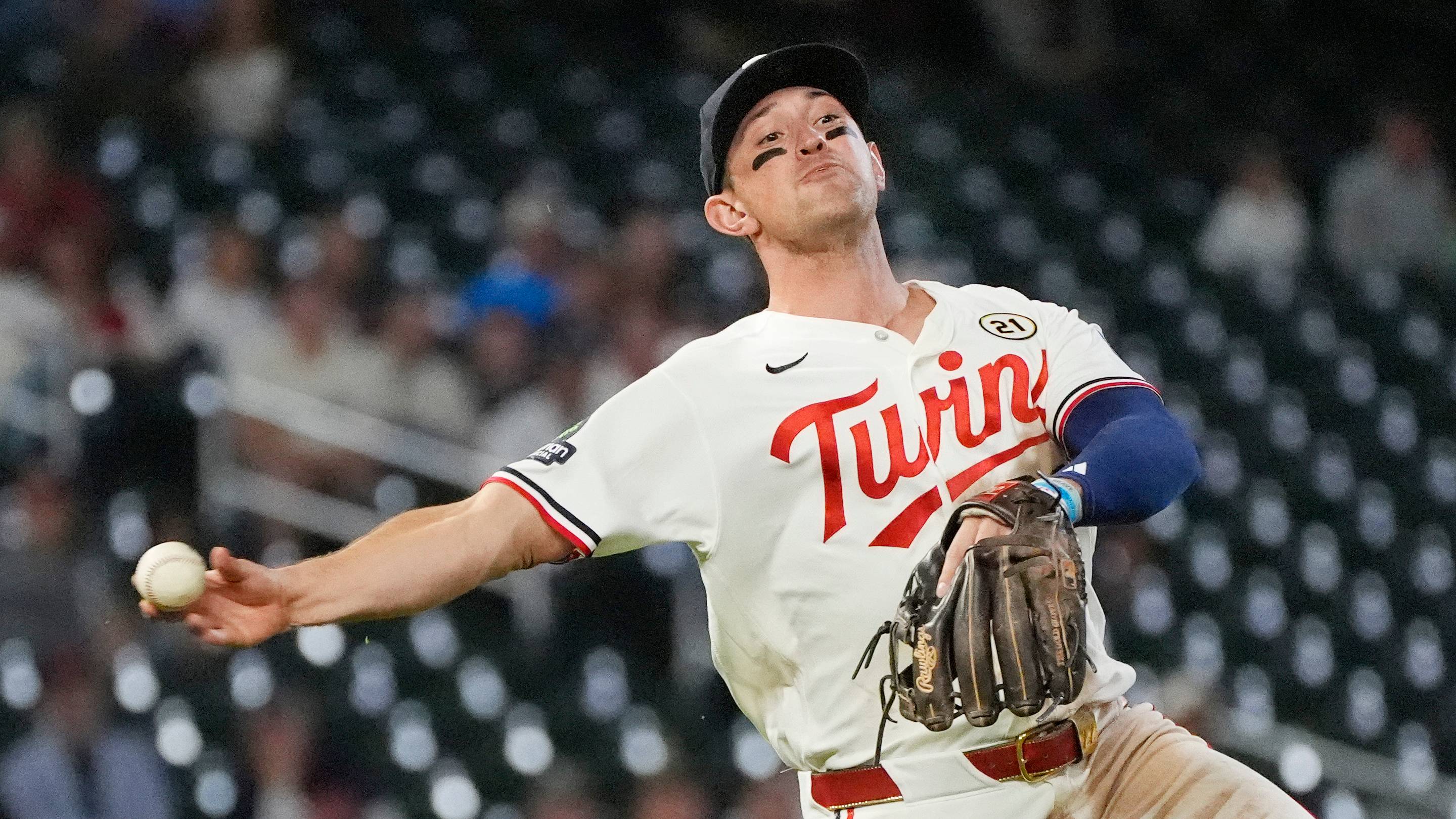 Brooks Lee's Gold Glove nomination further vindicates Twins' decision to move him to third base — Puckett's Pond (Twins), Ross Sports news