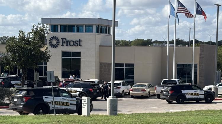 Elderly couple robbed outside Frost Bank in northwest San Antonio, police say suspect(s) at large — KENS 5 (San Antonio), Ross Community news