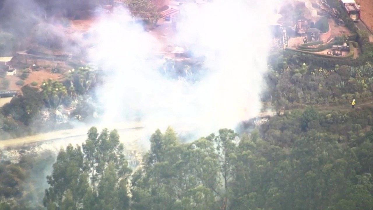 Firefighters battle East Bay hills fire near homes — KTVU FOX 2 Bay Area