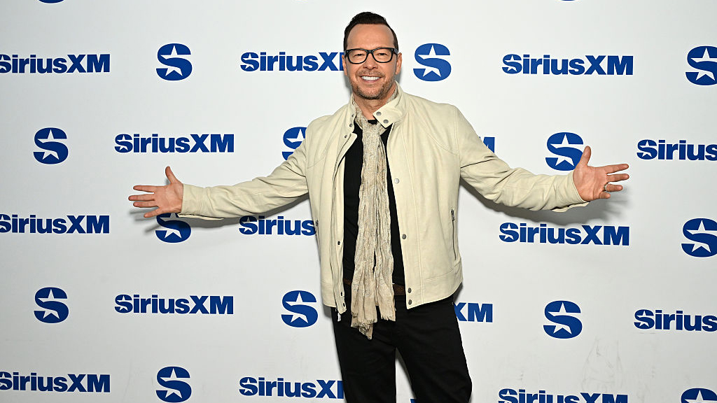 Donnie Wahlberg says he was aboard private jet that ran off Vegas runway: 'God covered us' — KTVU FOX 2 Bay Area, Ross Community news